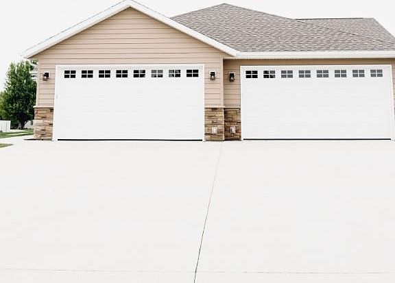 2nd image of 803 Glen Dr