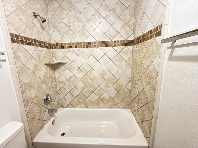 2110 Turner Dr — Photo 16