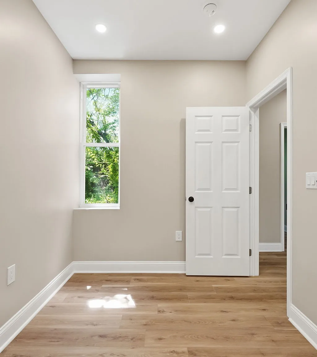 Gorgeous 2 Bedroom Available for Rent! — Photo 4