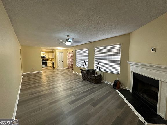 3rd image of 5884 Raven Ln