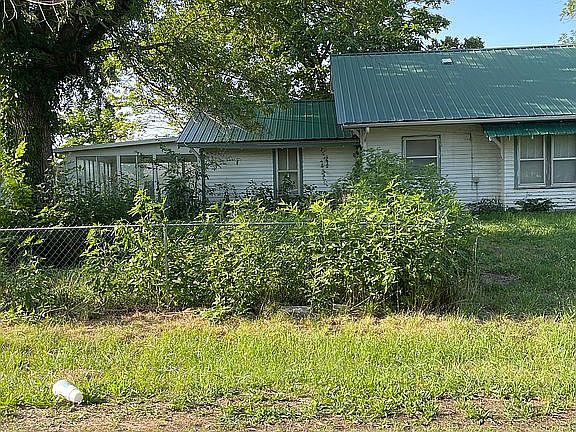 Fenced yard and sunroom 
