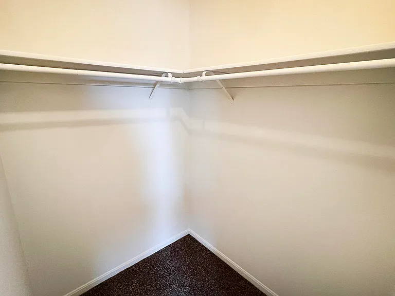 Crown Crossing Apartments — Photo 54