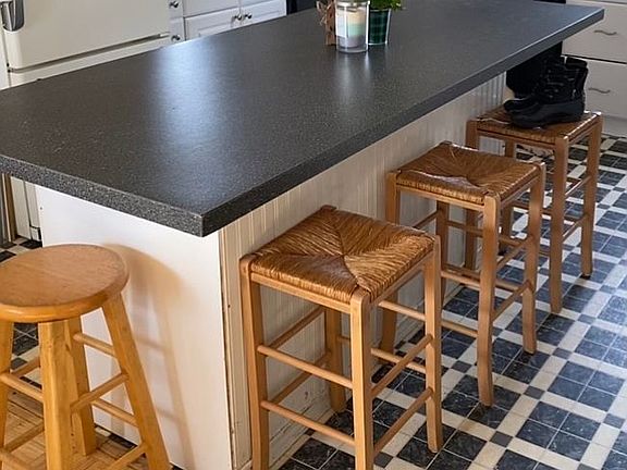 Kitchen Breakfast Bar