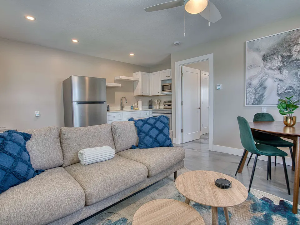 126 Mango St #1-ID1226357P