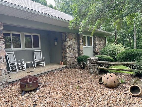 3rd image of 105 Crest Dr