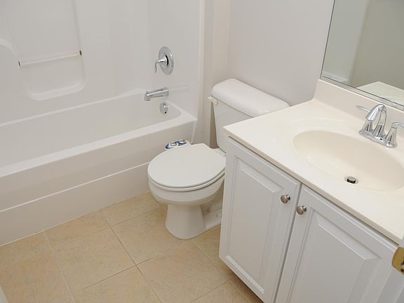5th image of 4020 Alder Grove Ln