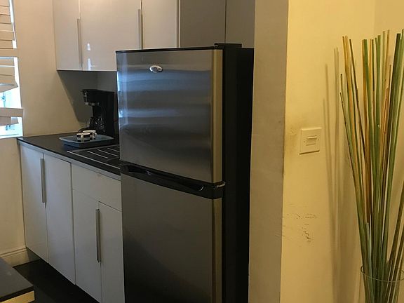 2nd image of 818 Pennsylvania Ave APT 9