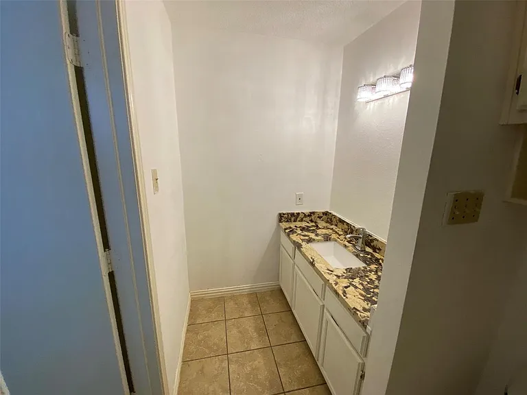 530 Rawls Cir — Photo 6