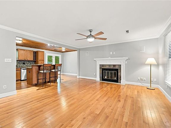2nd image of 4957 Lochraven Dr