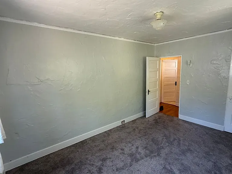 635 E Victoria St — Photo 17