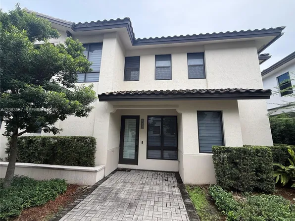 8253 NW 47th Ln, Doral, FL 33166
