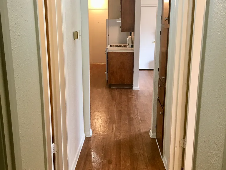 2305 Rising Sun Cv #B — Photo 2