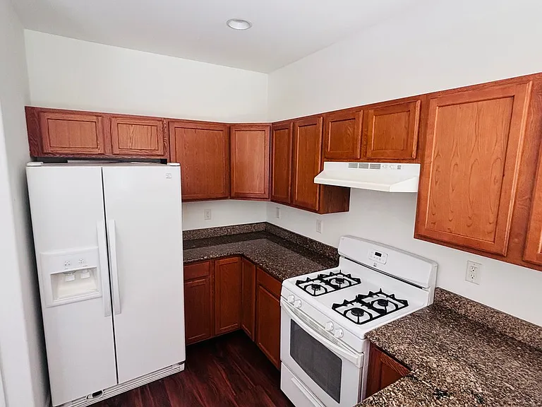 1011 King Way — Photo 37
