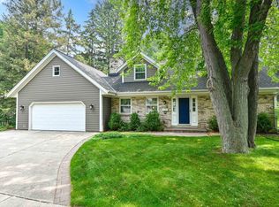 W70N714 Monroe Ave, Cedarburg, WI 53012