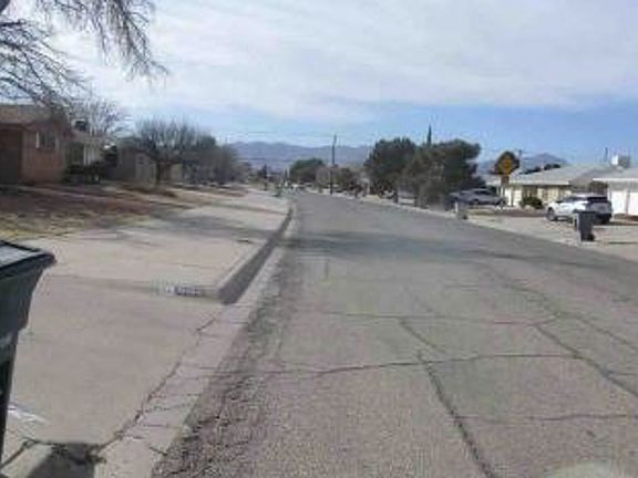 Exterior Neighborhood (street photo)