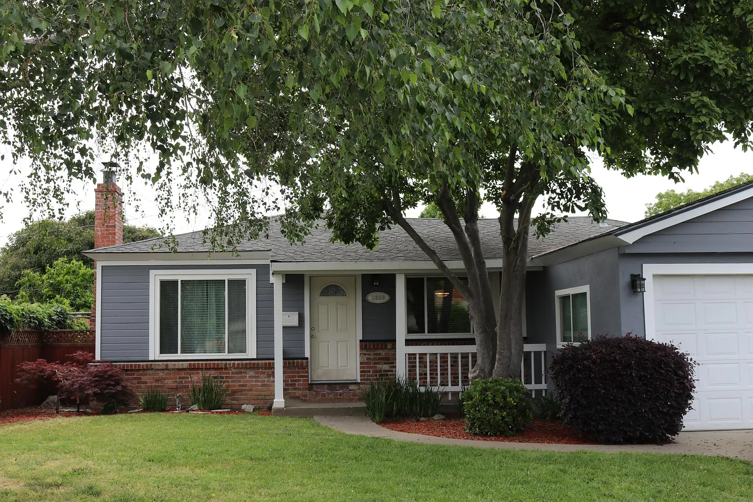 1016 Hemlock St photo 1