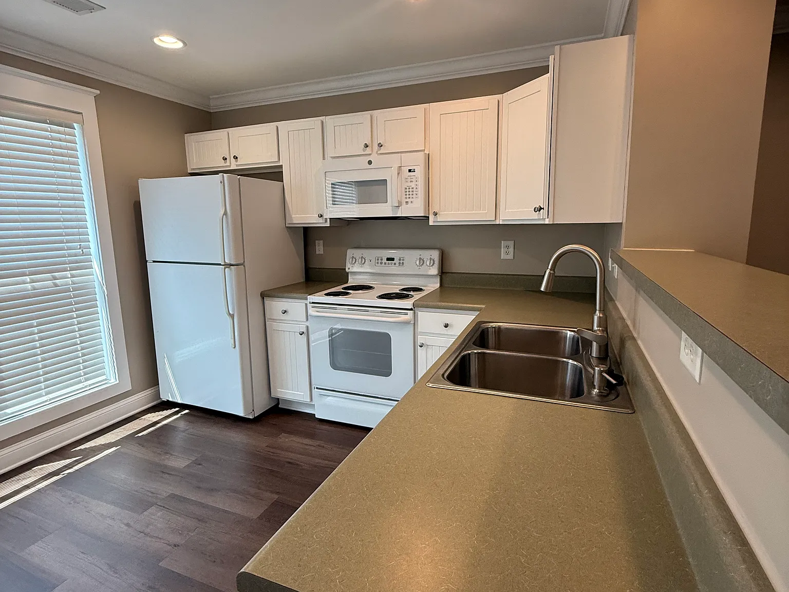 2 bed, 2.5 bath, 1168 sqft, $1,600 — Photo 3