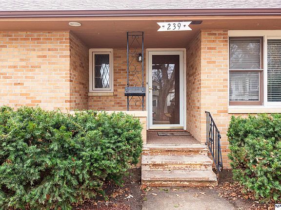 4th image of 239 W 12th St