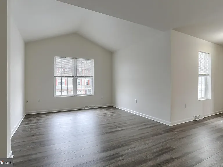 2120 Autumn Ct — Photo 14