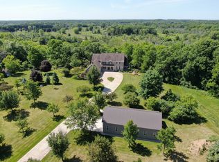 S102W33095 County Road Lo, Mukwonago, WI 53149