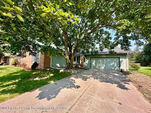 2228 Tamarack Dr, Okemos, MI 48864