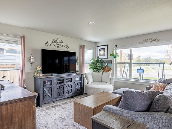 4th image of 4873 Siren Rd