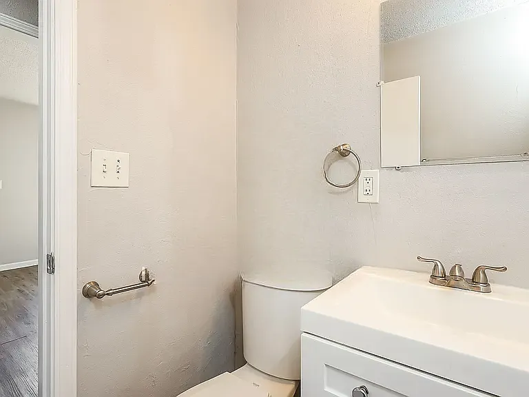 717 NW 86th St — Photo 5