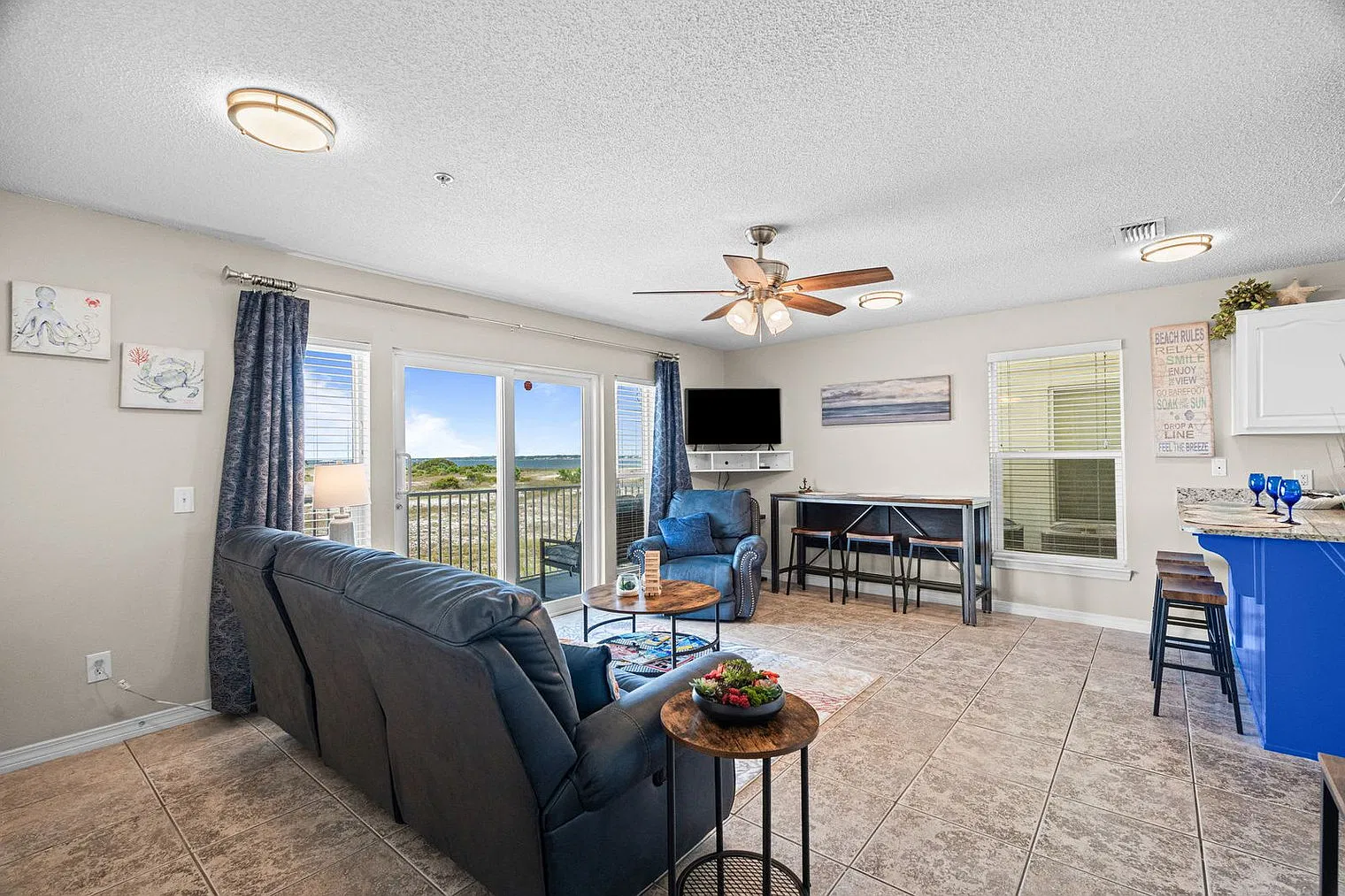 2 bed, 2.0 bath, 828 sqft, $3,460 — Photo 3