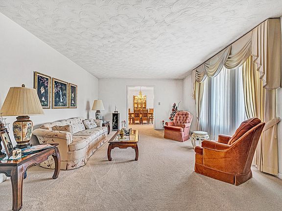 4th image of 2608 Loch Haven Dr
