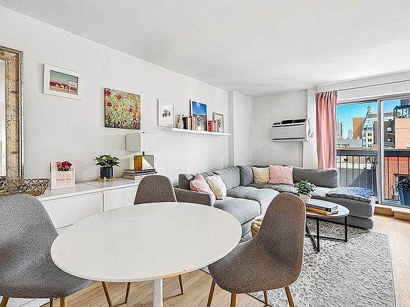 5th image of 184 Thompson St APT 6S