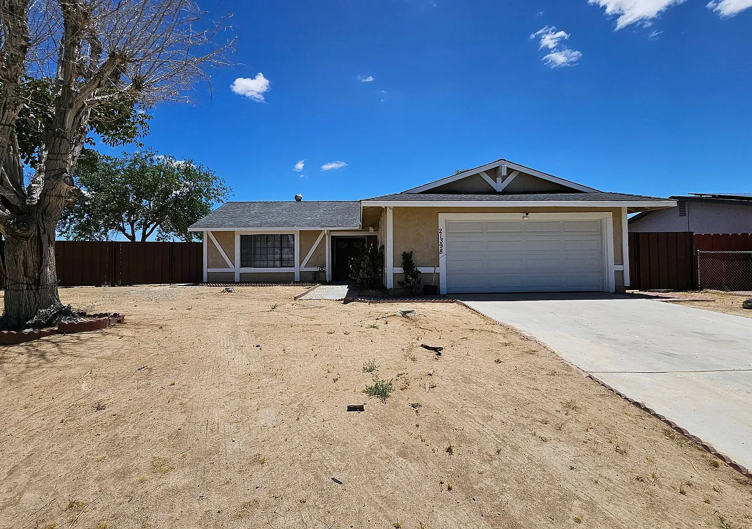 Charming and Comfortable - 4bd / 2bth - Move In Ready Home! Natural Gas and Sewer! — Photo 1