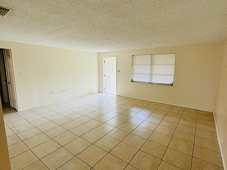 3022 Pinetree St — Photo 2