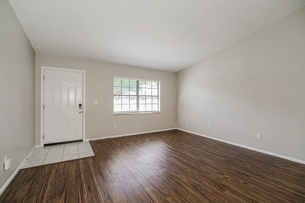 3 bed, 2.0 bath, 1360 sqft, $2,020 — Photo 4