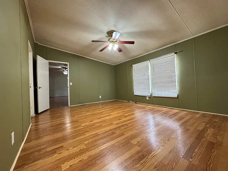 2120 Peeler Rd — Photo 22