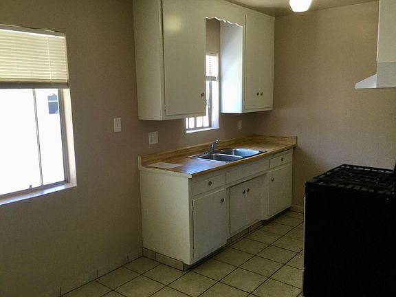 2nd image of 1519 E 5th St APT 4