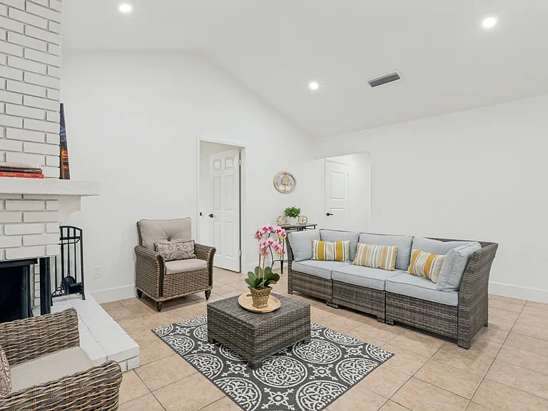 2921 Rustic Meadow Dr — Photo 6