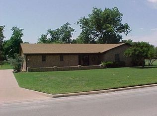 305 S Preston Rd, Burkburnett, TX 76354