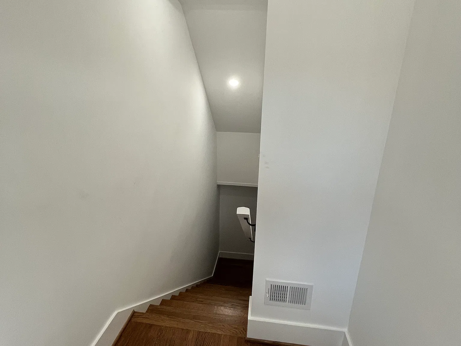 2 bed, 740 sqft, $2,200 — Photo 4