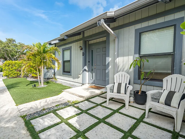 414 N Cypress Dr #D — Photo 1