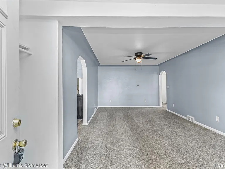 99 Tacoma Dr — Photo 3