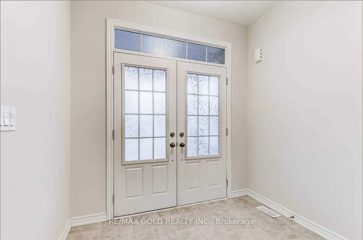 4 bed, $3,300 — Photo 2