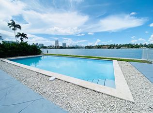 962 Bay Dr #902, Miami Beach, FL 33141