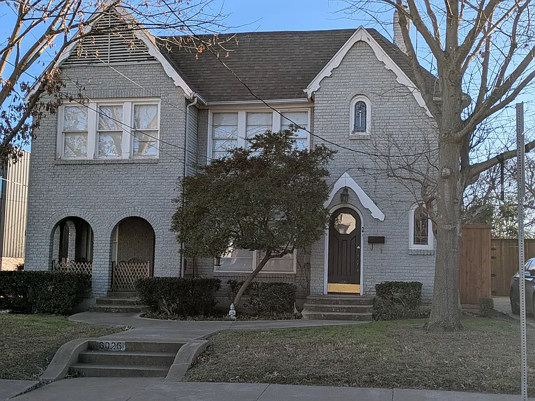 6024 La Vista Dr — Photo 1