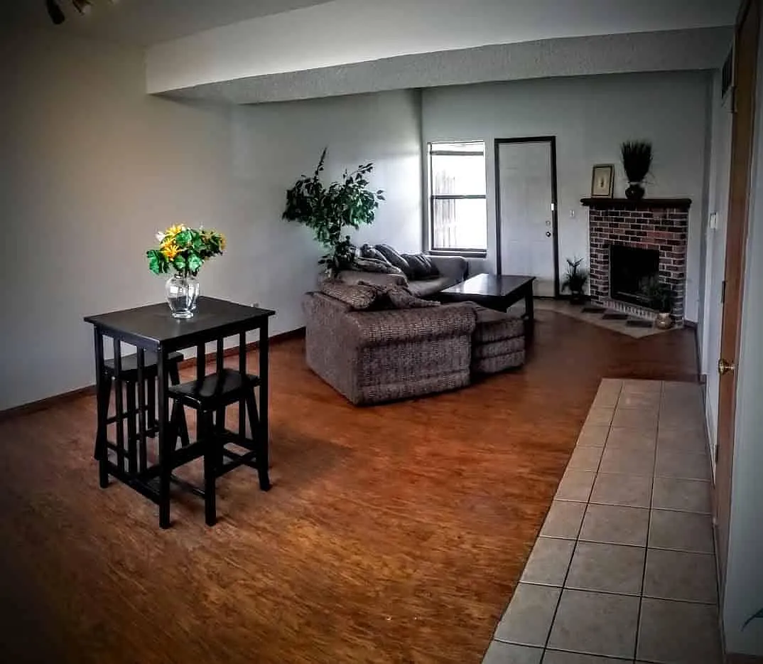 Lorimar Townhomes — Photo 4