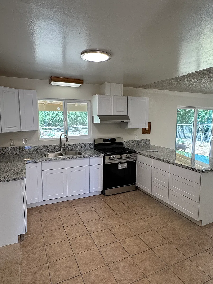 Fully renovated kitchen with brand new appliances - 4504 E Clayton Ave