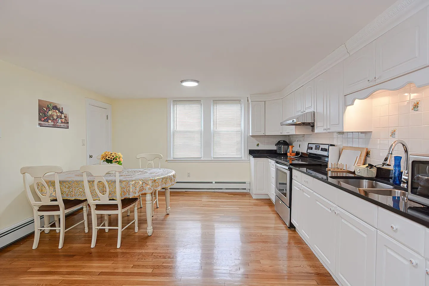 3 bed, 1350 sqft, $3,600 — Photo 4