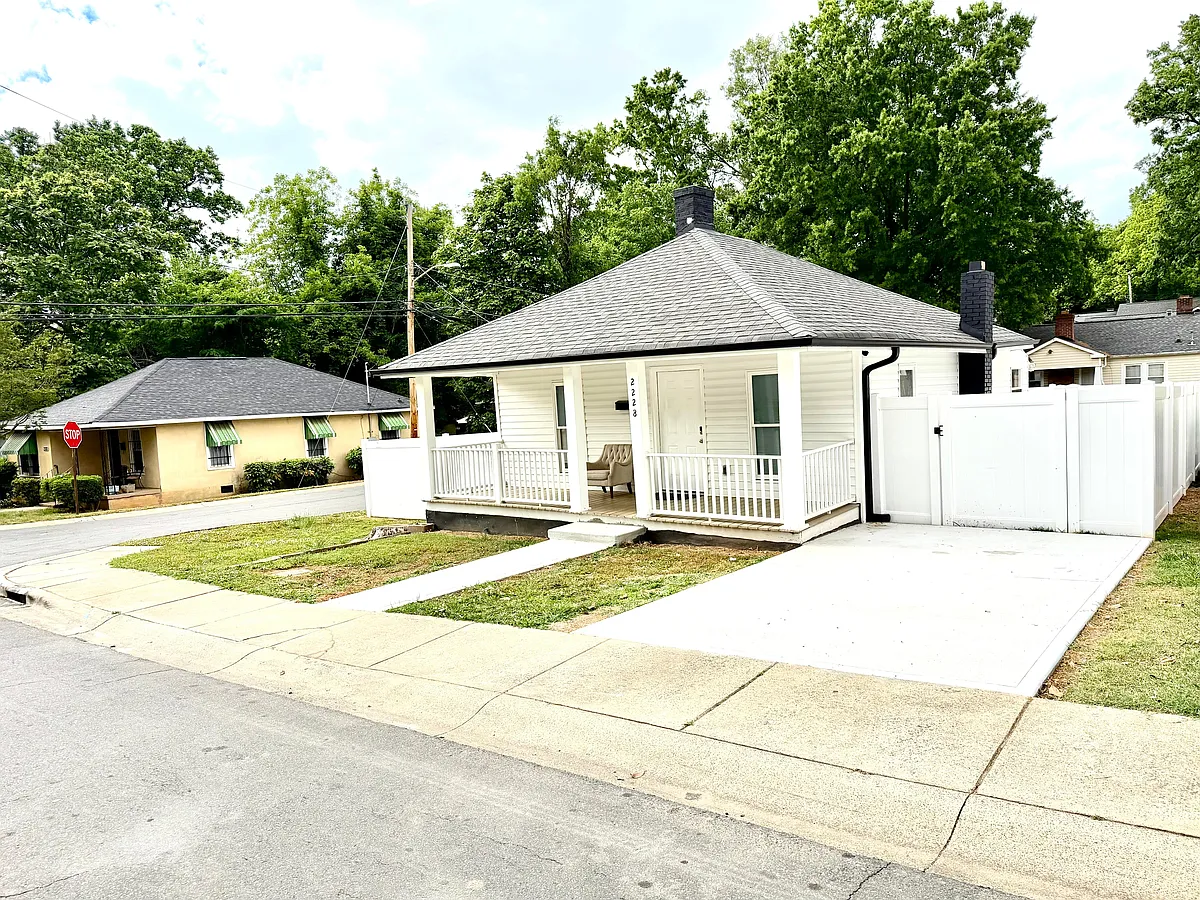 Building Photo - 2228 Tate St
