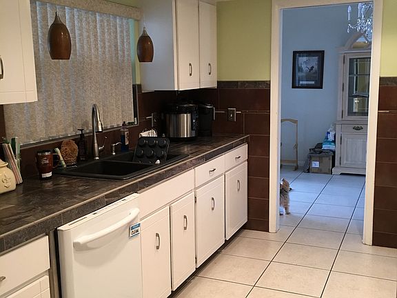 3rd image of 2339 Louise St