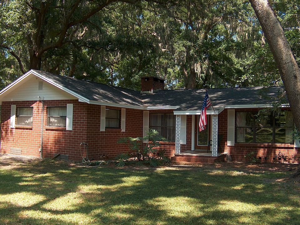Front yard view