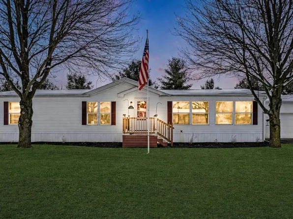 13633 Iris Ln, Cedar Springs, MI 49319